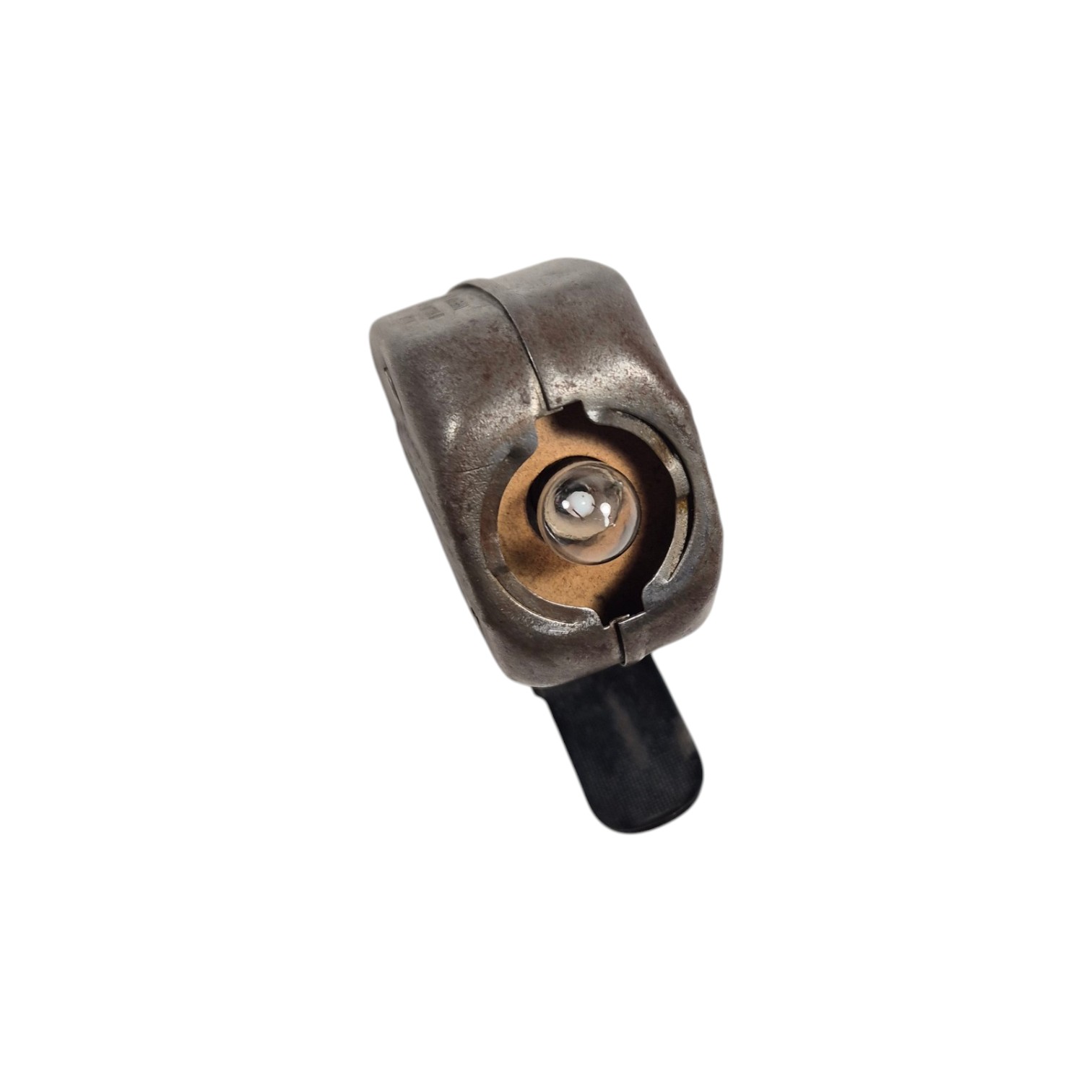 De-lens-ontbreekt-en-het-sluitmechanisme-werkt-niet-meer-goed.-Verder-functioneert-de-knijpkat-nog-prima.(2)