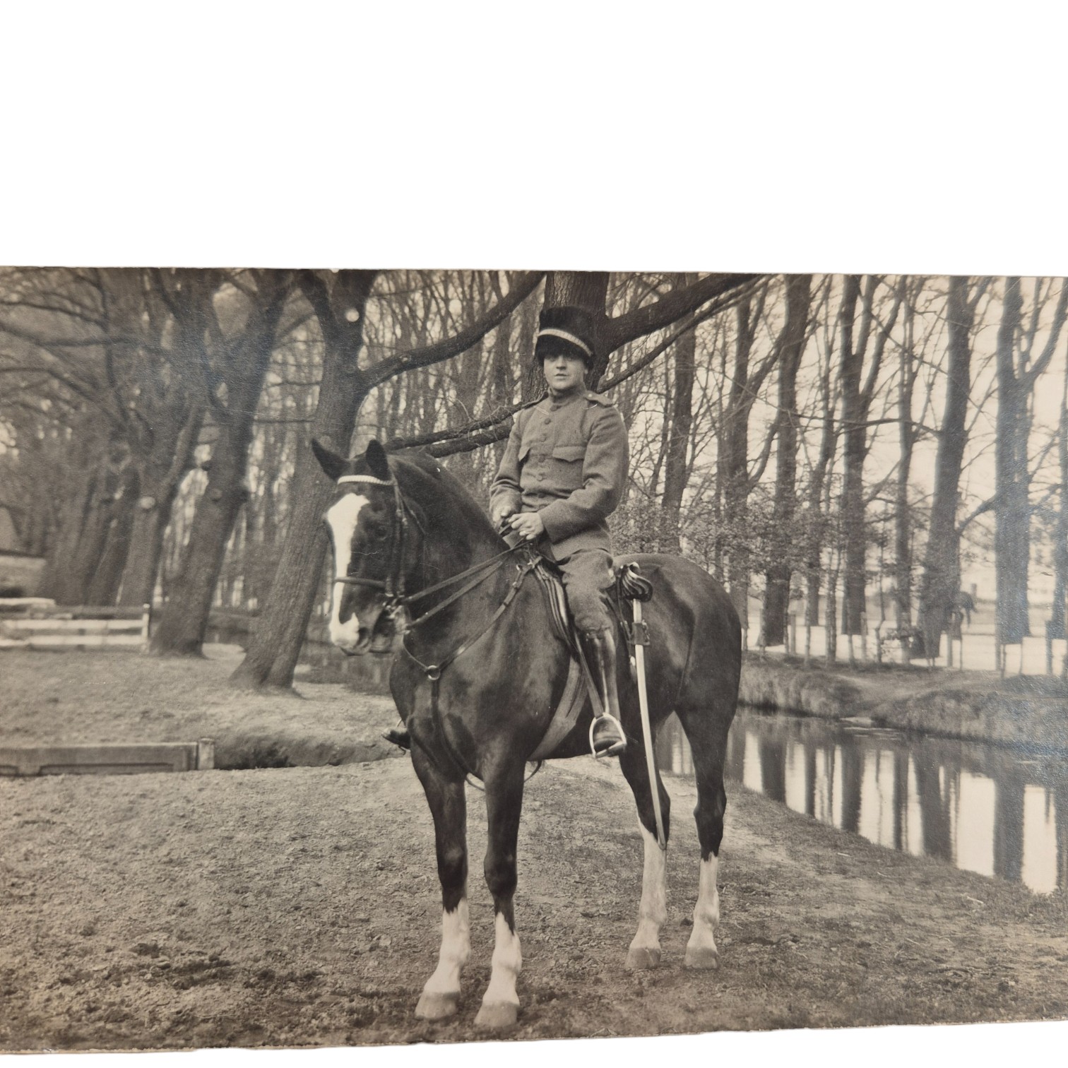 Nederlandse-foto-Huzaar-met-paard-Den-Haag