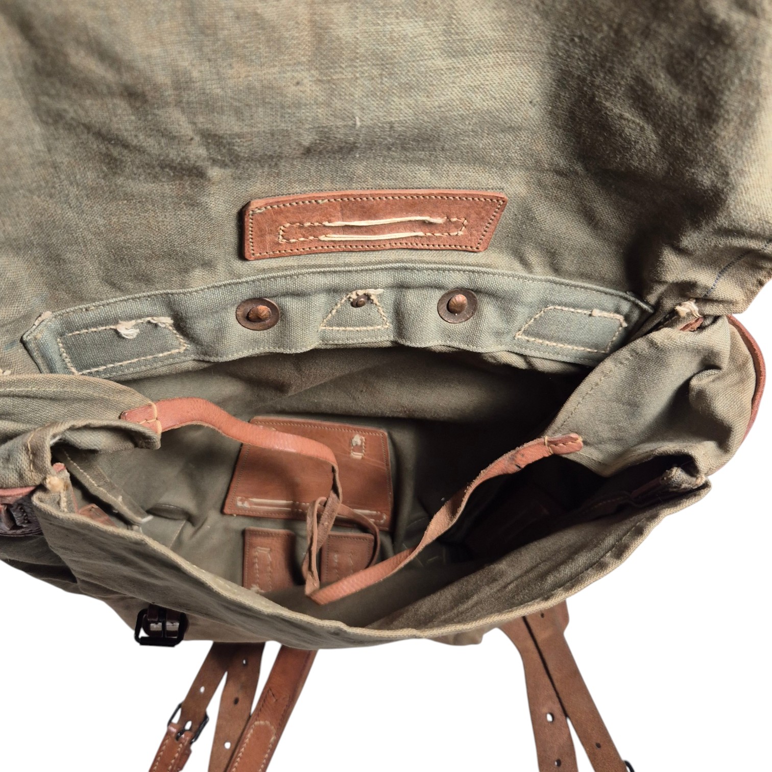 Nederlandse-officieren-ransel-met-koppelpassanten(12)