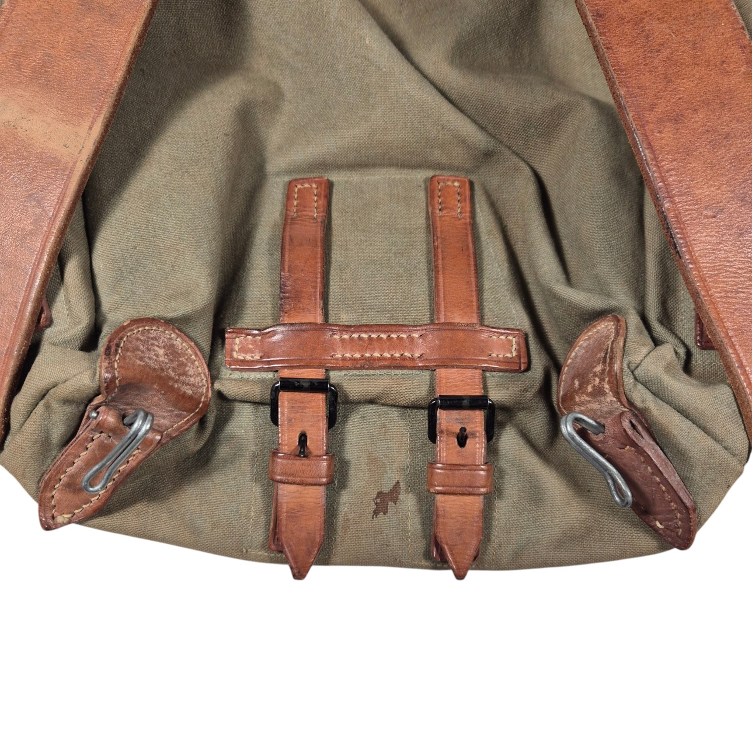 Nederlandse-officieren-ransel-met-koppelpassanten(3)