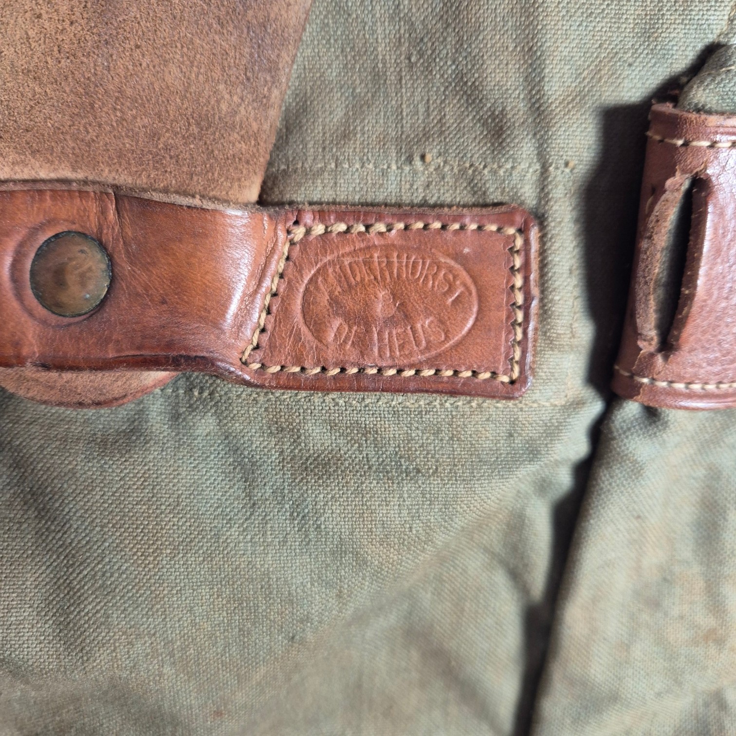 Nederlandse-officieren-ransel-met-koppelpassanten(4)