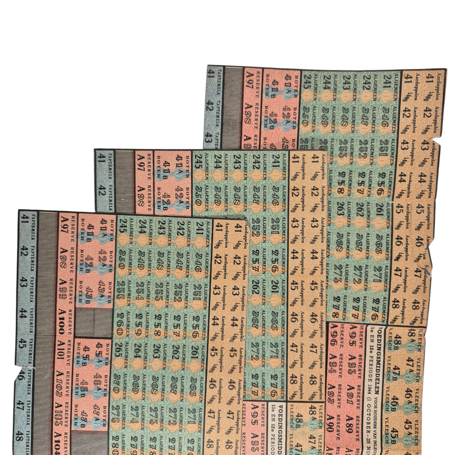 Setje-met-3-complete-vellen-voedselbonnen-(alle-3-eind-1944)-Leuk-als-opvulling-in-de-vitrinekast/display